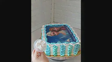 Красивый цветок очень легко
