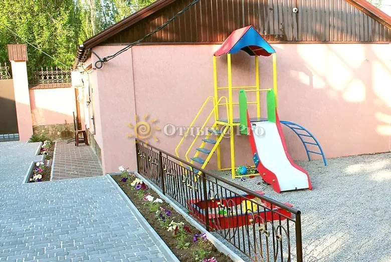 Афина Бердянск-1
