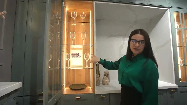 Кухня в стиле неоклассика, фасады ясеня, фурнитура INOXA, направляющие Blum